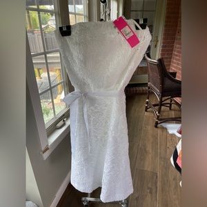 Beautiful Sienna dress Lilly Pulitzer. and NWT. Lace strapless dress Size 6.